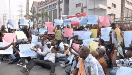 Nigerian Workers Protest Nafdac'S Ban On Sachet Alcoholic Drinks In Lagos