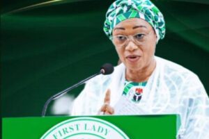 Nine Buses, One Big Dream: First Lady Challenges Nigerian Youth to Aim Higher While APC Leaders Get a New Ride