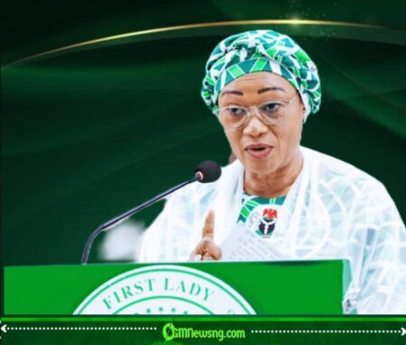 Nine Buses, One Big Dream: First Lady Challenges Nigerian Youth to Aim Higher While APC Leaders Get a New Ride