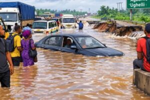 Flood Turn Agbarho-Ughelli Road to Waterway, Commuters Ask: “Na Road We Dey Travel or River?”